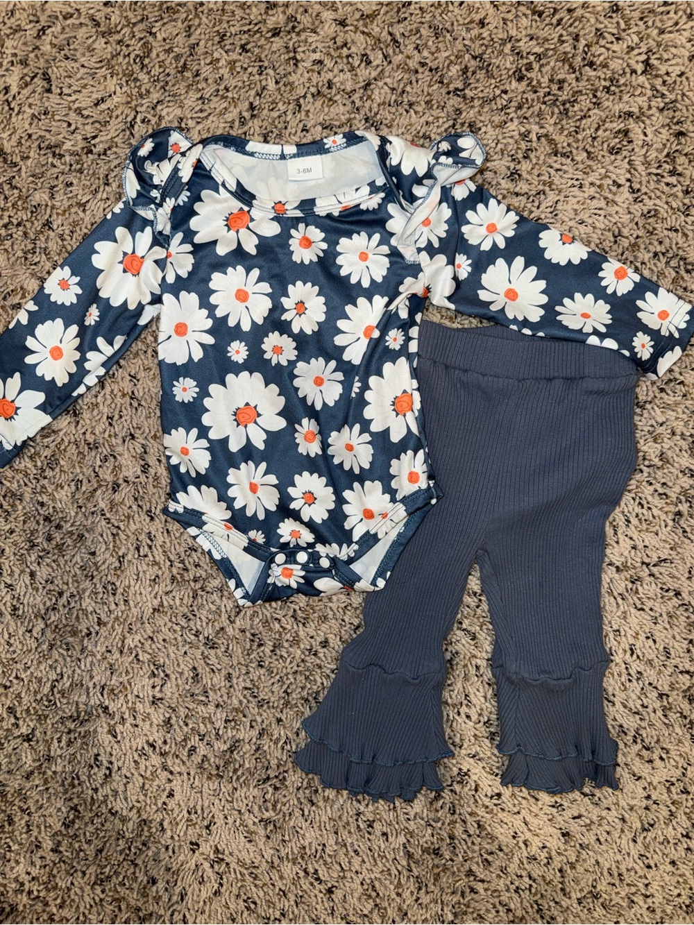 Navy Daisy Long-Sleeve Baby Bodysuit & Ruffle Pants Set